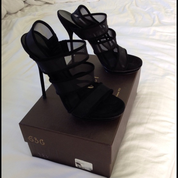 Gucci Bette sandals. Sz 38. Used once. Mesh/suede - Picture 2 of 3