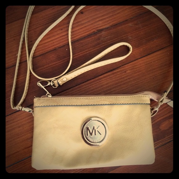 👍Michael kors Croassbody Tan color👍
