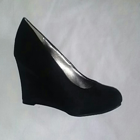 Women's Black Wedged Shoe