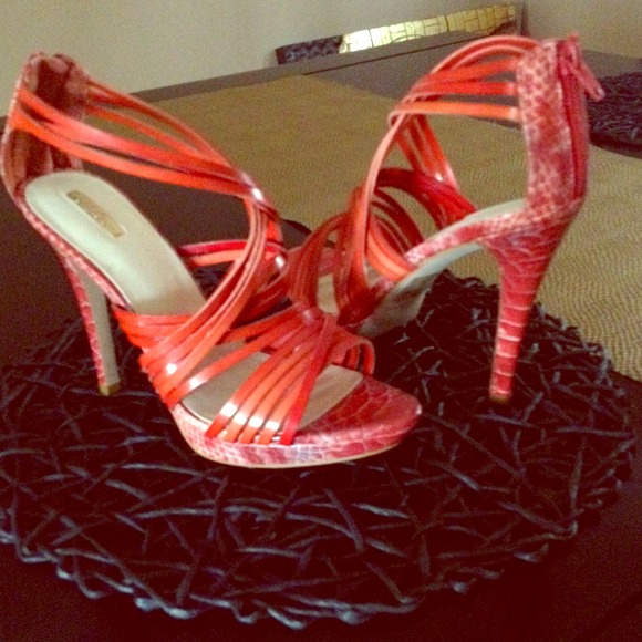 Never Worn Wild Pair 'Aura' sandal in Coral