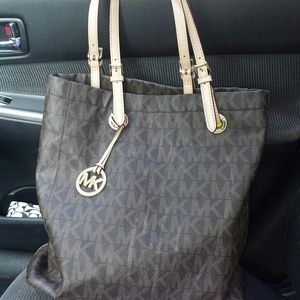 Michael Kors Handbag reduced price!