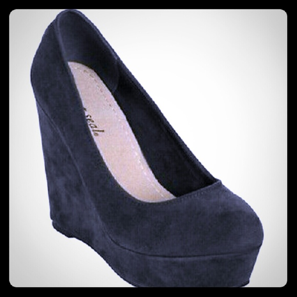 New Wet Seal Faux Suede Wedges Size 7