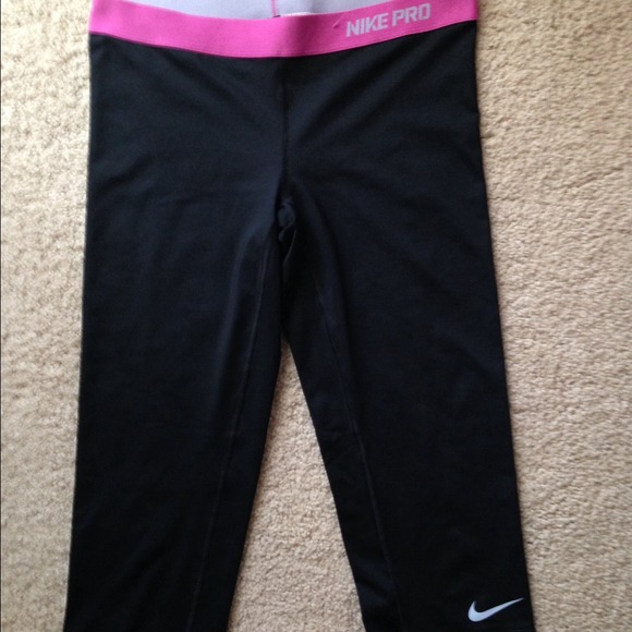 🚫SOLD🚫 Black Nike Pro Capris