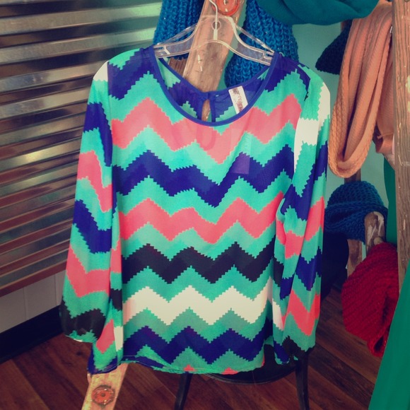 Chevron long sleeve top!