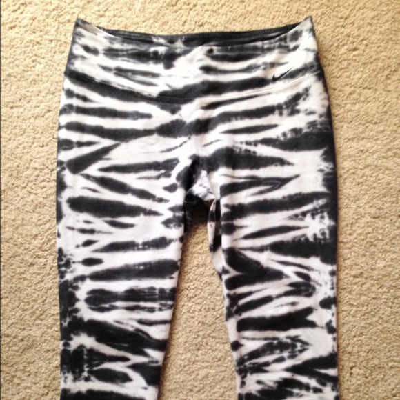 Tie dye Nike Pro dri fit capri leggings