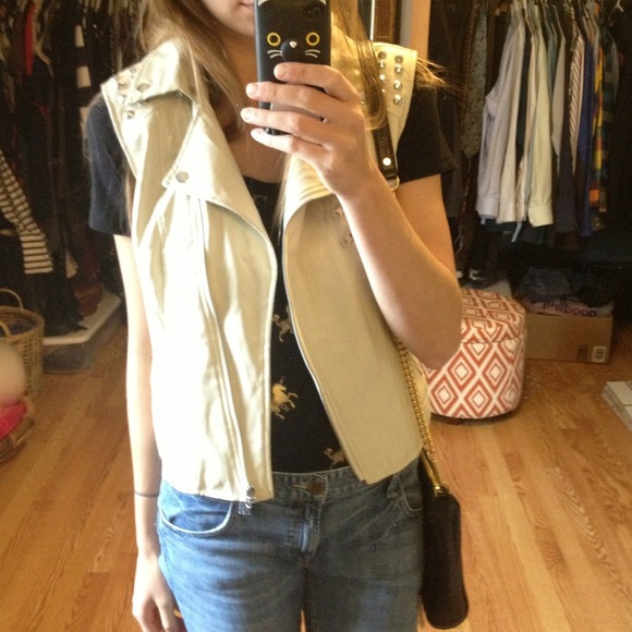 🔴SOLD🔴 Faux leather vest - Picture 4 of 4