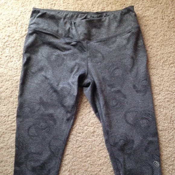 Grey print capri leggings