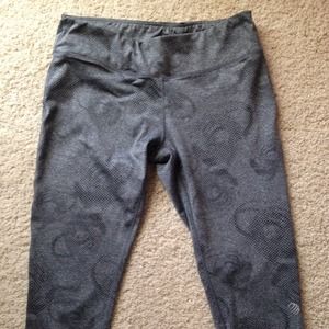 Grey print capri leggings