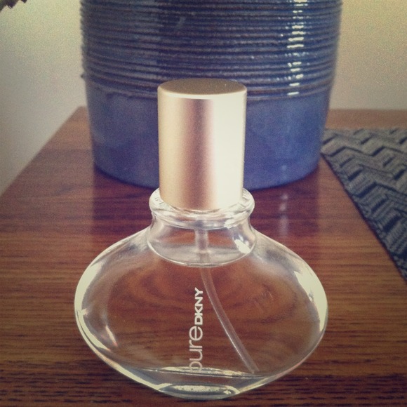 Pure DKNY scent spray