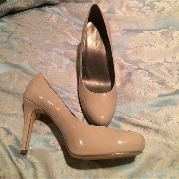 Nude Bandolino heels. Never worn!