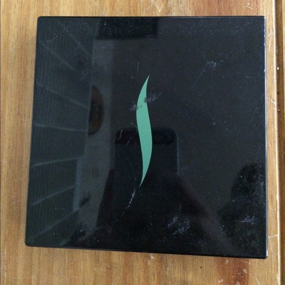 makeup - Picture 3 of 3