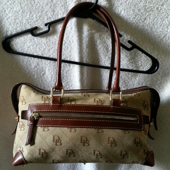SOLD Dooney & Bourke Purse - Picture 2 of 4