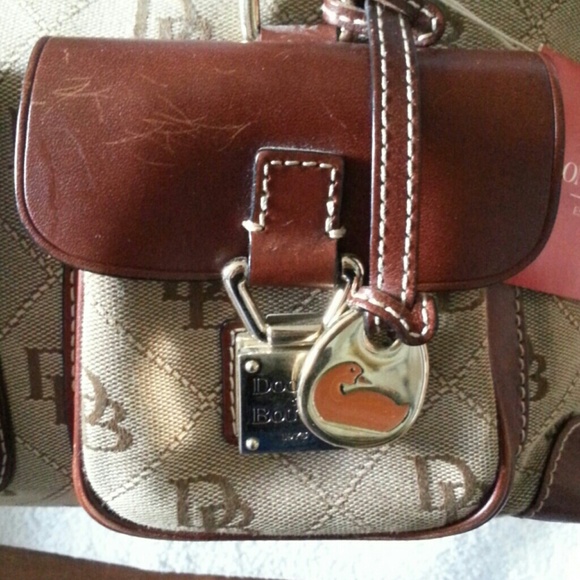 SOLD Dooney & Bourke Purse - Picture 3 of 4