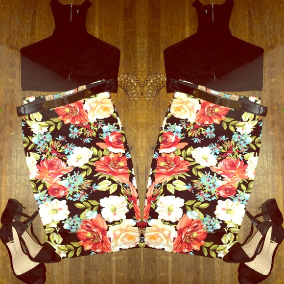 🚫SOLD🚫Floral midi skirt 🌸