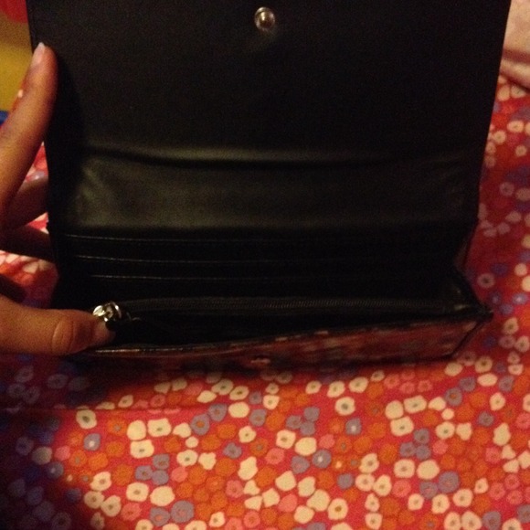 New York & Company Wallet - Picture 2 of 2