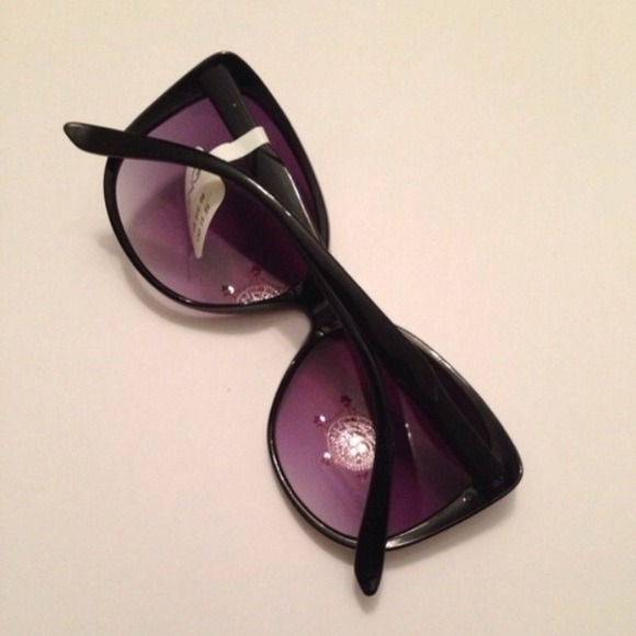 Sunglasses - Picture 3 of 4