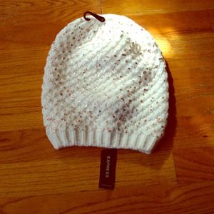 Express off white hat beanie with gold flecks. NWT