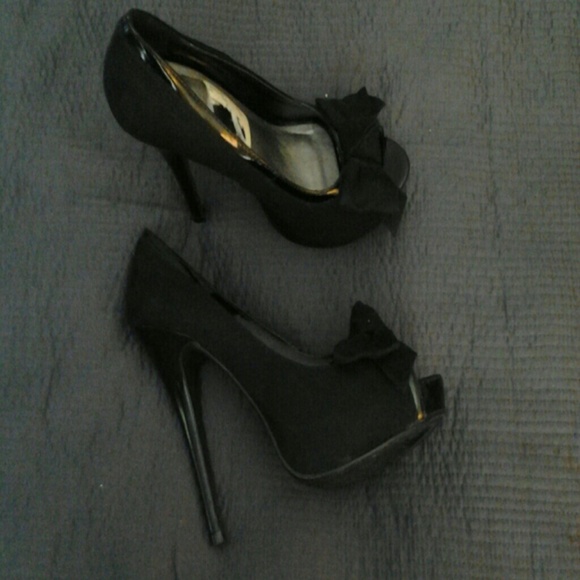 Black shoes
