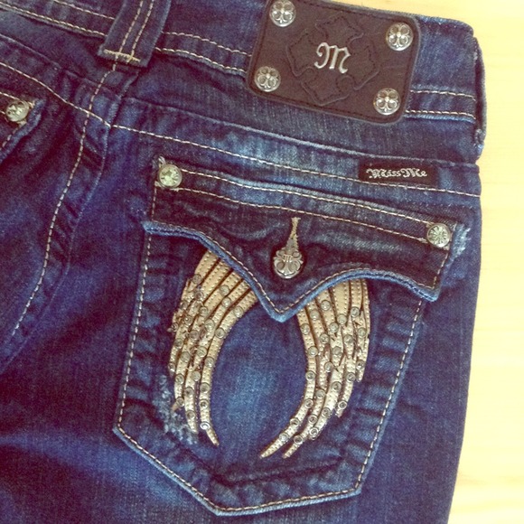 **Bundle 5 Items** Jeans, 2 Dresses, 2 Belts