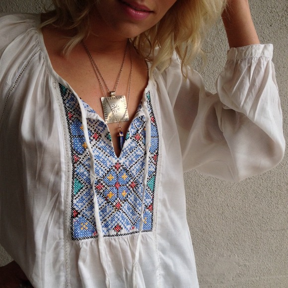 Embroidered peasant top - Picture 2 of 4