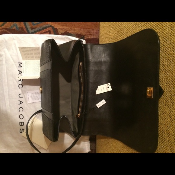 Marc Jacobs \'Crosby Thompson\' Satchel in black.