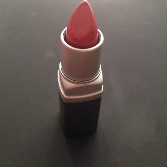 Bundle: 3 lipsticks, one blush and sewing machine