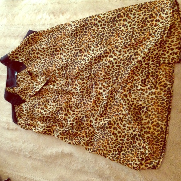 Bottom up cheetah print top