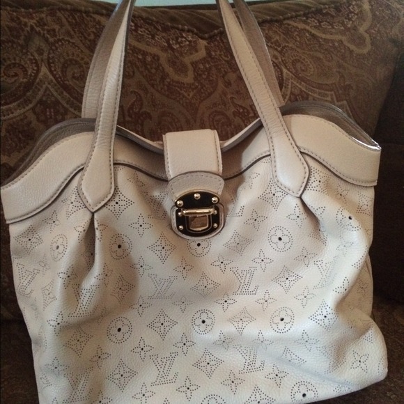 Louis Vuitton Cirrus PM Mahina Coquille handbag