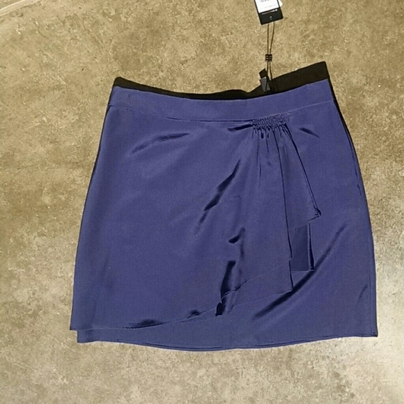 🎁Bundled🎁 BCBGMAXazria skirt - Picture 4 of 4