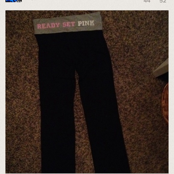 VS yoga pants. Cute!! 🌟💖