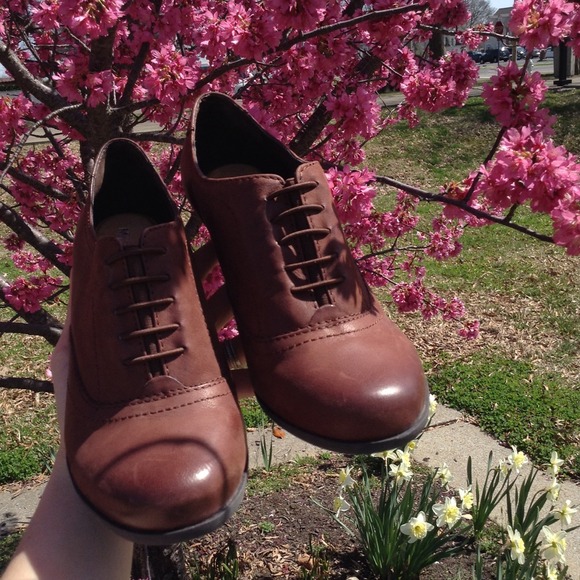 Brown Leather Ankle Booties Boots - Picture 3 of 4