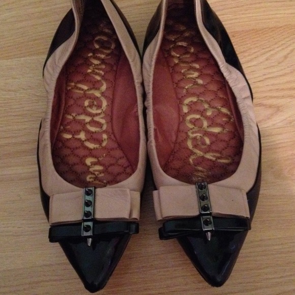 Sam Edelman patent leather black and beige flats.