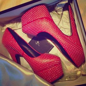 Guiseppe Zanotti red pump