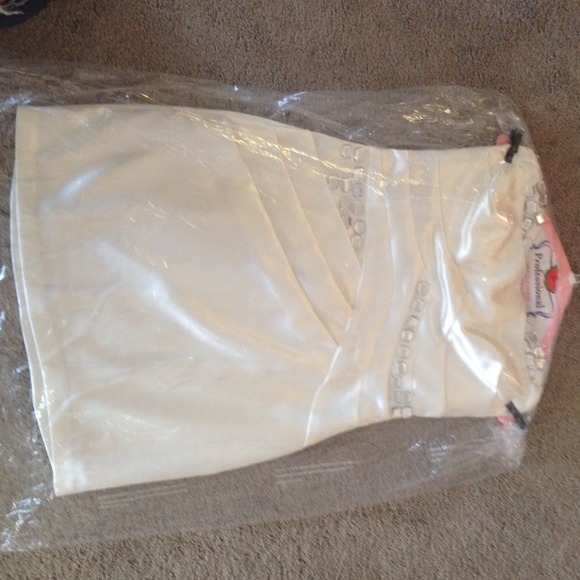 Cream strapless formal size 7