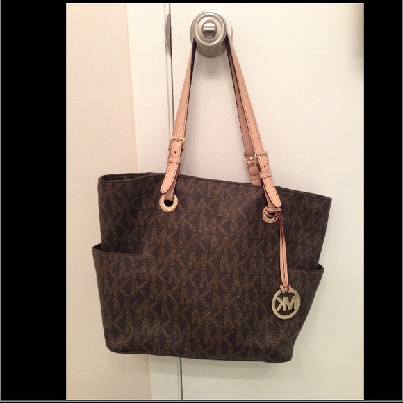 SOLD 🚨Michael Kors Tote👜