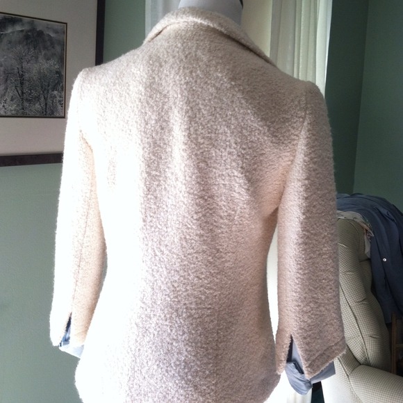 Sumptuous Cream Blazer! - Picture 3 of 4