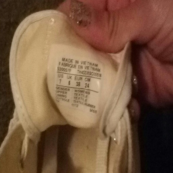 Chucks - Picture 4 of 4