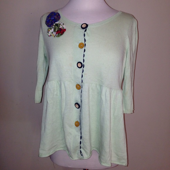 Adorable mint green sweater/ top!