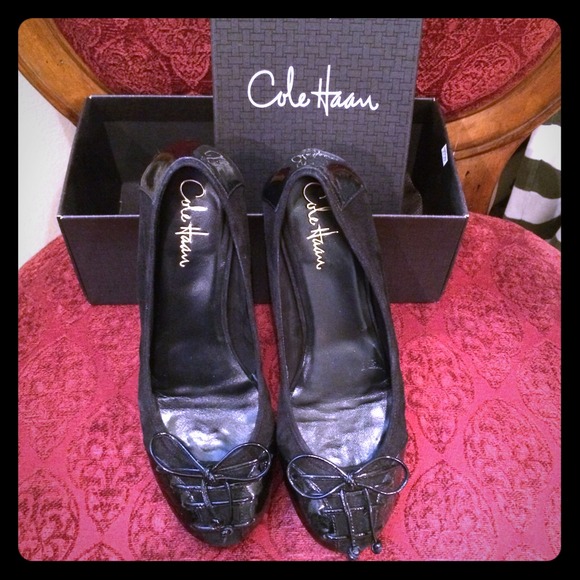 Cole Haan Black Leather Flats w/bow & Nike Air