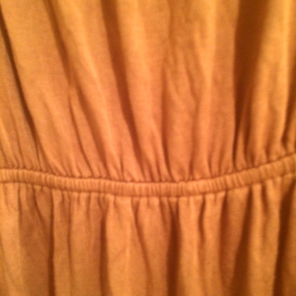 ⭐️SALE⭐️Mustard Ruched Dress. - Picture 2 of 2