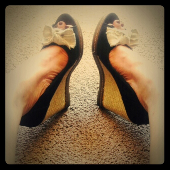 Sale ??? Cute black with ribbon wedge
