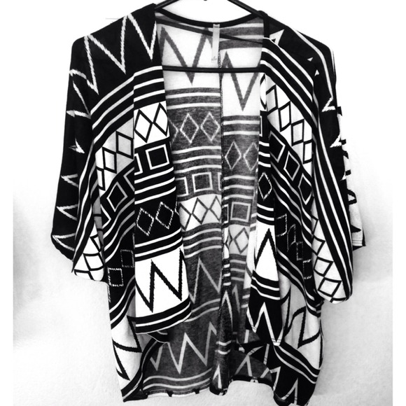 Tops - Short Sleeve open Kimono top