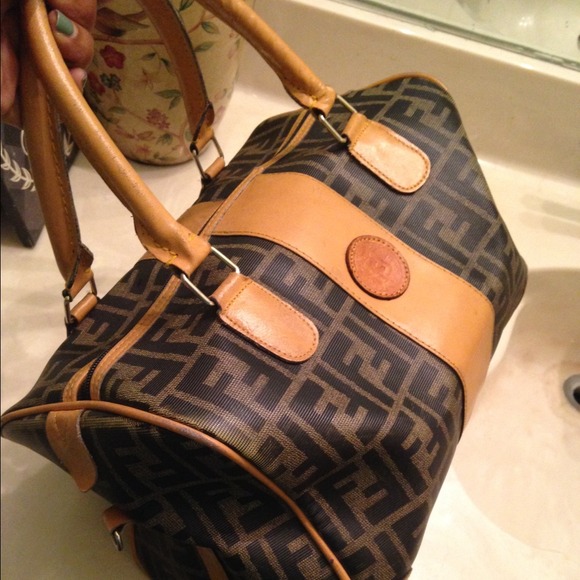 Sale 💯💯💯😍Vintage fendi