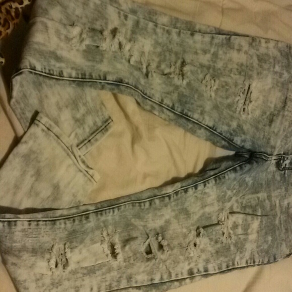 Skinny highwaisted ripped jeans