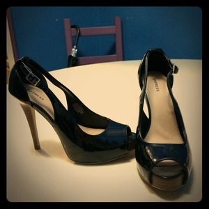 Express black pump