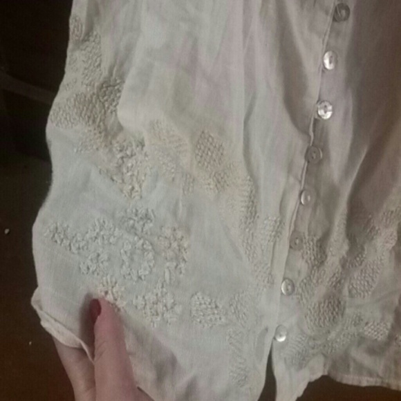 Button up tank top. Can be worn as a midriff - Picture 2 of 3