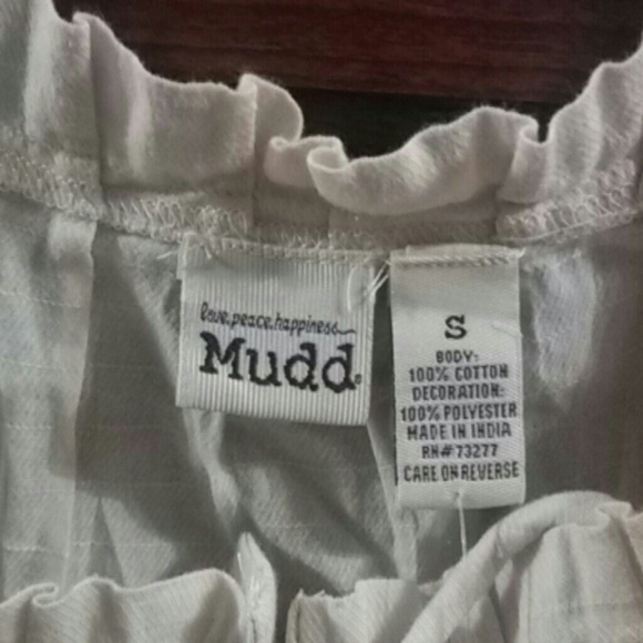 Button up tank top. Can be worn as a midriff - Picture 3 of 3