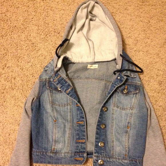 🚫SOLD🚫Jean jacket hoodie 🌺OFFERS AVAILABLE🌺 - Picture 1 of 3