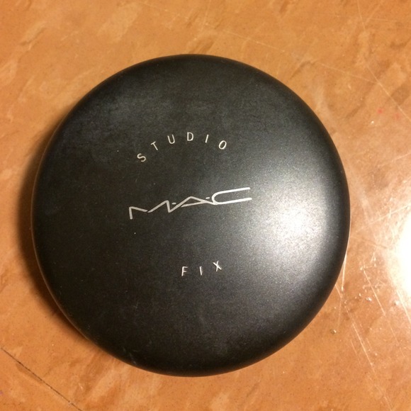 SOLD ‼️MAC Studio Fix Powder NC40 - Picture 2 of 4