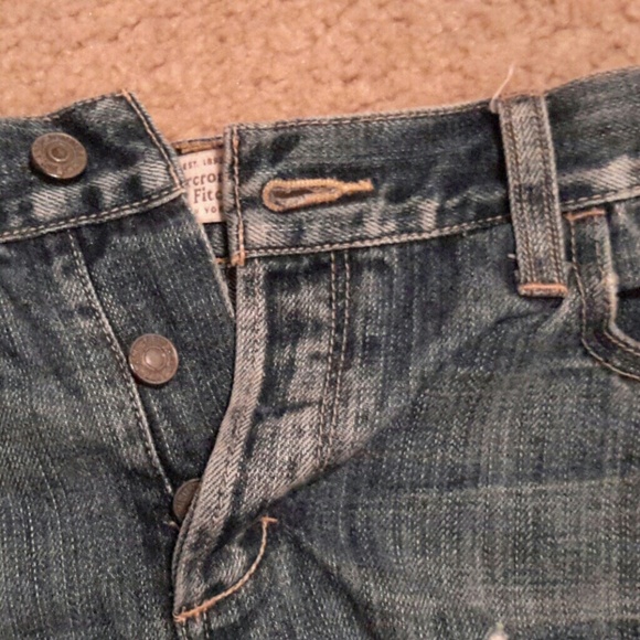 Abercrombie and Fitch distressed midi shorts - Picture 3 of 4
